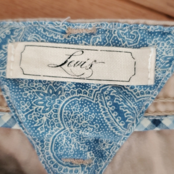 Levis Cargo capris🌹 - Picture 5 of 7